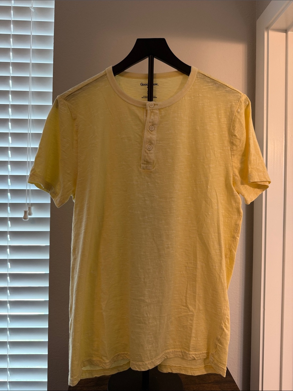 Goodfellow & Co Pale Yellow Short Sleeve Henley